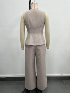 Ensemble chic pour femme avec gilet sans manches col en V et pantalon large beige clair