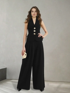 Elegantes Damen-Set aus schwarzer V-Ausschnitt-Weste und Hose mit weitem Bein und hoher Taille