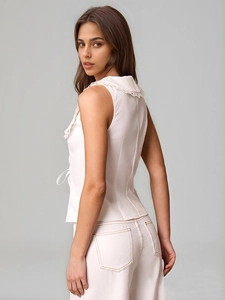 Elegant white sleeveless shirt with lace Peter Pan collar and slim fit for women