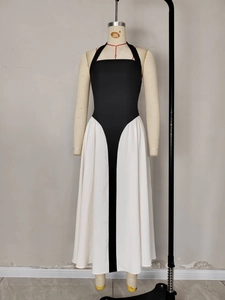 Robe longue élégante dos nu sans manches au design contrasté noir et blanc chic pour femme