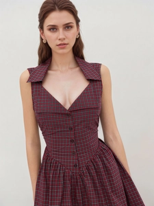 Französisches Vintage-Polo-Kleid mit rotem Karomuster, ärmelloser Taille und Faltenrock