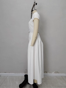 Robe chemise blanche à manches courtes avec col à revers et ceinture pour femmes