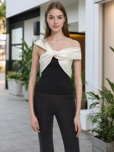 Haut Femme Élégant Contraste Noir Blanc Satin Torsadé Épaules Dénudées Coupe Ajustée Chemisier Patchwork Été