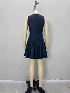 Robe sans manches coupe trapèze bleu foncé style denim avec fermeture éclair au dos