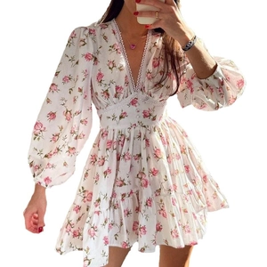 Elegant floral V-neck short dress with lace waist detailing and lantern sleeves