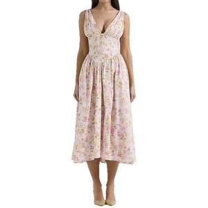 Robe mi-longue élégante rose clair à imprimé floral, col en V et silhouette trapèze évasée