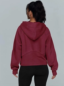 Macro detail of the back view of this burgundy oversized hoodie with ribbed cuffs