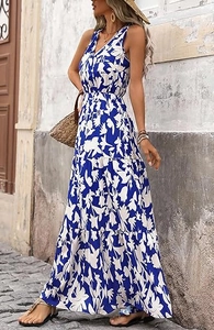 Detail of V-neck sleeveless floral maxi dress with elastic waist and summer accessories