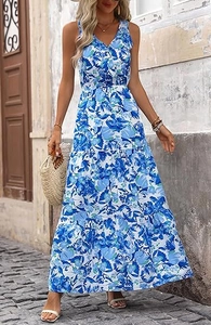 Detail of a tiered floral maxi dress with blue floral print and V-neck sleeveless cut
