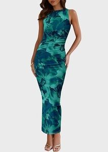 Détail de la robe fleurie en mesh avec motifs abstraits verts et tissu à fronces