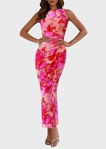 Vue détaillée d'une robe maxi sans manches avec un imprimé floral rose éclatant