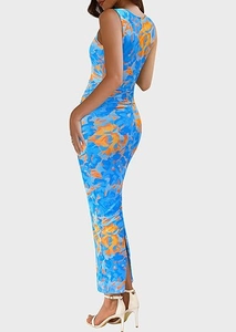 Détail d'une robe en résille à fleurs avec fente latérale et motifs de fleurs orange