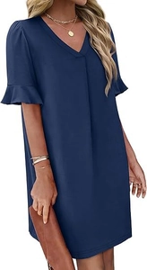 Dettaglio dell'abito blu navy con scollo a V e maniche corte con volant eleganti