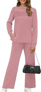 Détail de l'ensemble de détente rose montrant le haut plissé et la poche latérale