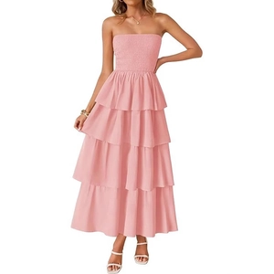 Elegantes trägerloses gestuftes Maxi-Kleid in Mauve mit gesmoktem Oberteil und A-Linie