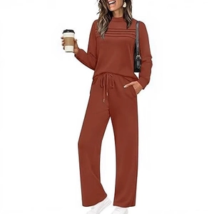 Ensemble deux pièces pour femme terracotta avec haut à manches longues et pantalon large fendu