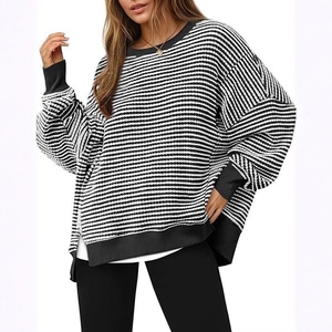 Pull rayé en maille gaufrée pour femme avec col rond et manches longues à coupe décontractée