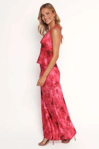 Detail of the V-neck lace trim and floral print pattern on the sleeveless summer top