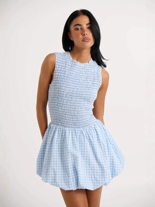Robe mini à carreaux bleus et blancs avec bustier smocké et ourlet bulle