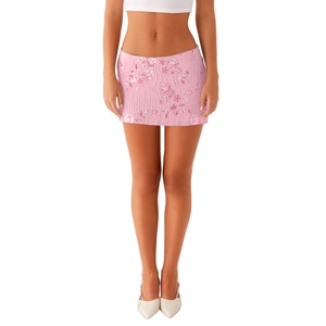 Rosa Y2K-Minirock mit floralen Pailletten und Perlenstickerei für einen sexy Party-Look