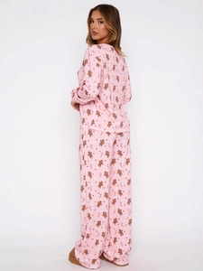 Pyjama rose en maille gaufrée avec imprimés festifs de bonshommes de pain d'épice