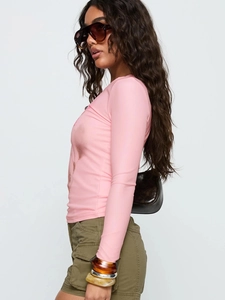 Maglietta rosa slim fit a maniche lunghe con stampa floreale e girocollo da donna