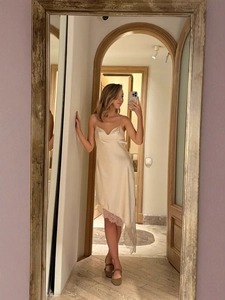 Robe Nuisette Élégante en Satin pour Femmes Bordure en Dentelle Ourlet Asymétrique Dos Nu Sexy Robe Maxi Couleur Unie Tenue de Soirée