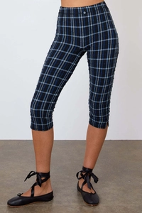 Détail du pantalon écossais 7/8 à taille haute avec fentes latérales et tissu extensible
