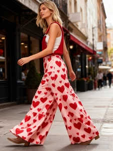 Damen Sommer Jumpsuit mit rotem Herz-Print gestufter weitbeiniger Hose und Träger-Oberteil