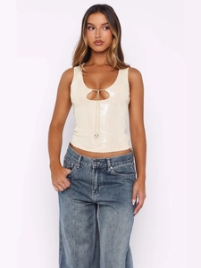 Haut à paillettes beige sans manches avec col en U et détails découpés à nouer