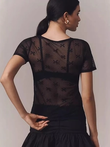 Haut à manches courtes en résille noire pour femme avec motifs nœuds floqués élégants