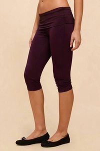 Detail of dark purple capri leggings with wide fold-over waistband and high elasticity