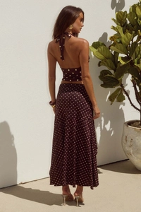 Detailansicht der Rückseite eines gepunkteten Halterneck-Sets mit elegantem Bindedetail