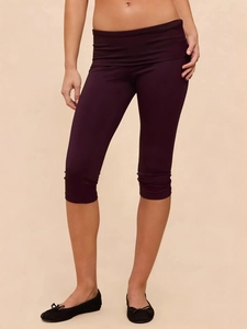 Slim fit high waisted plum purple capri leggings for women in breathable matte fabric