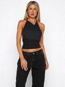 Haut licou chic en dentelle noire avec col bénitier et ceinture à nouer à la taille