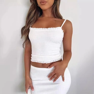 Witte gesmokte crop top en rok set met elastische ruches details voor de zomer