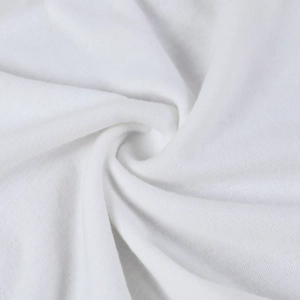 Vista macro de la textura de la tela de punto blanca y detalles de costura finos