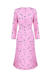 Detail of waist-slimming floral print dress with long sleeves in bright pink and green