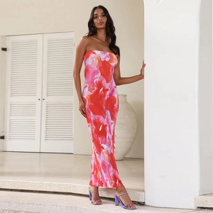 Sommerliches Blumen-Maxikleid rückenfrei mit leuchtend pinkem und rotem Blumendruck
