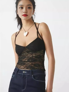 Schmales schwarzes Spitzen-Camisole mit V-Ausschnitt, Blumenstickerei und Schleife für Damen