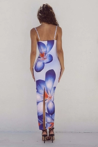Detail of the high-stretch white maxi dress with blue floral print and back slit