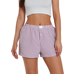 Detalle de los pantalones cortos de cuadros morados para mujer con cintura alta elástica