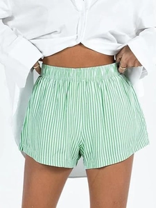 Short femme à rayures verticales vertes et blanches avec taille haute élastique