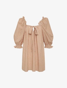 Detalle de mangas abullonadas y lazo en vestido de muñeca de rayas de estilo retro