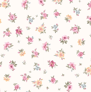 Detalle del estampado floral con rosas rosas y flores amarillas en el vestido de muñeca