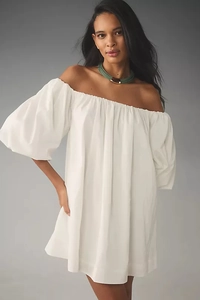 Macro shot of off-shoulder elastic neckline and voluminous puff sleeves on a white dress