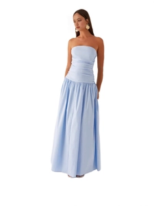 Elegante abito lungo a fascia azzurro con vita arricciata e silhouette a trapezio