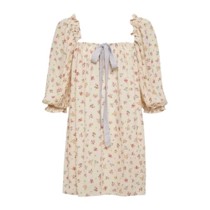 Vestido vintage floral con mangas abullonadas, escote cuadrado y lazo de cinta azul