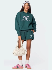 Set felpa con cappuccio e pantaloncini verde scuro con stampa fiocco rosa casual