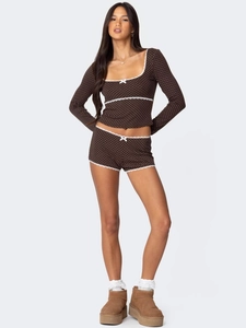 Zweiteiliges braunes Pyjama-Set mit Polka Dots, weißem Spitzenbesatz und Schleifen